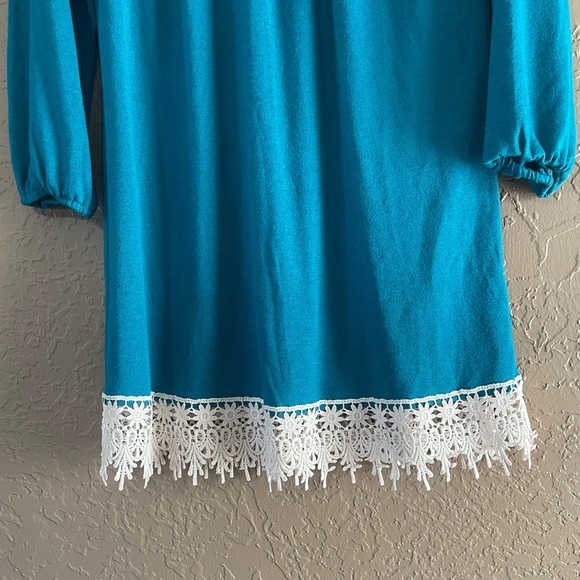 Blue tunic with lacy hem - Picture 3 of 4